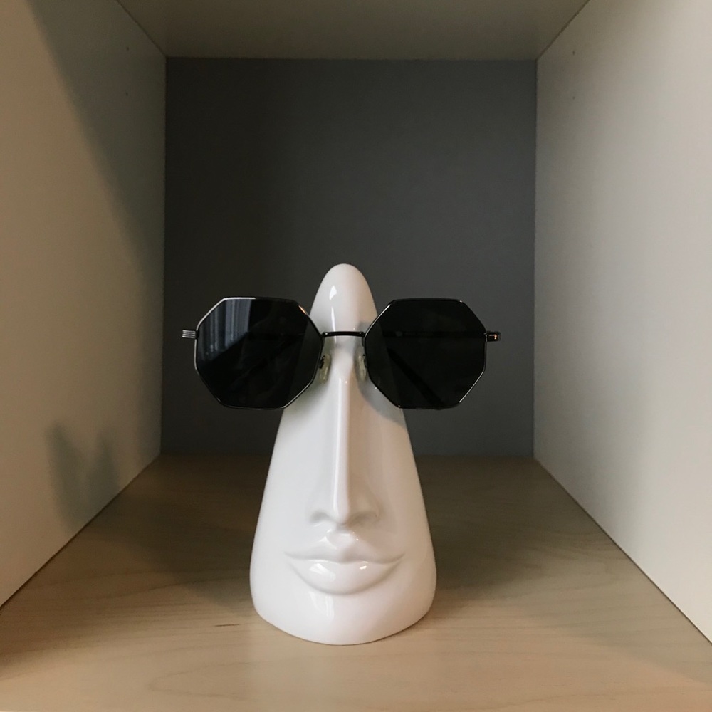 Octagonal sunglasses black metal frame